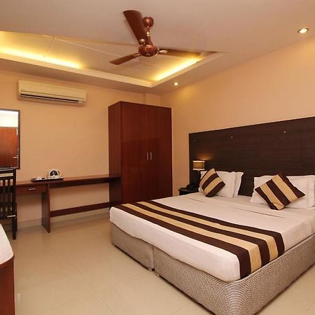 Hotel Kyron Delhi  Ngoại thất bức ảnh