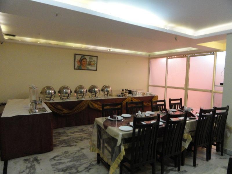 Hotel Kyron Delhi  Ngoại thất bức ảnh